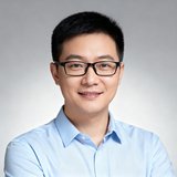 招商银行企业文化部李主管的专业形象照，戴眼镜、着浅色衬衫